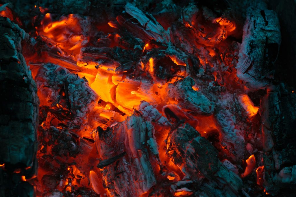 How Long Does Shisha Charcoal Last? Burn Time by Shape & Quality Tier