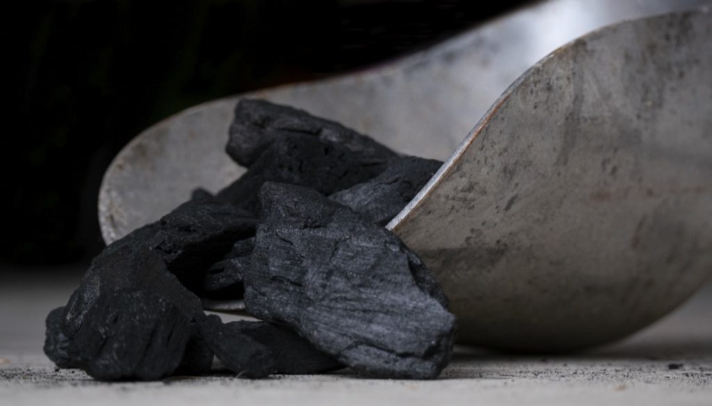 Shisha Charcoal MOQ Guide for B2B Importers: FCL, LCL, and Sample Options